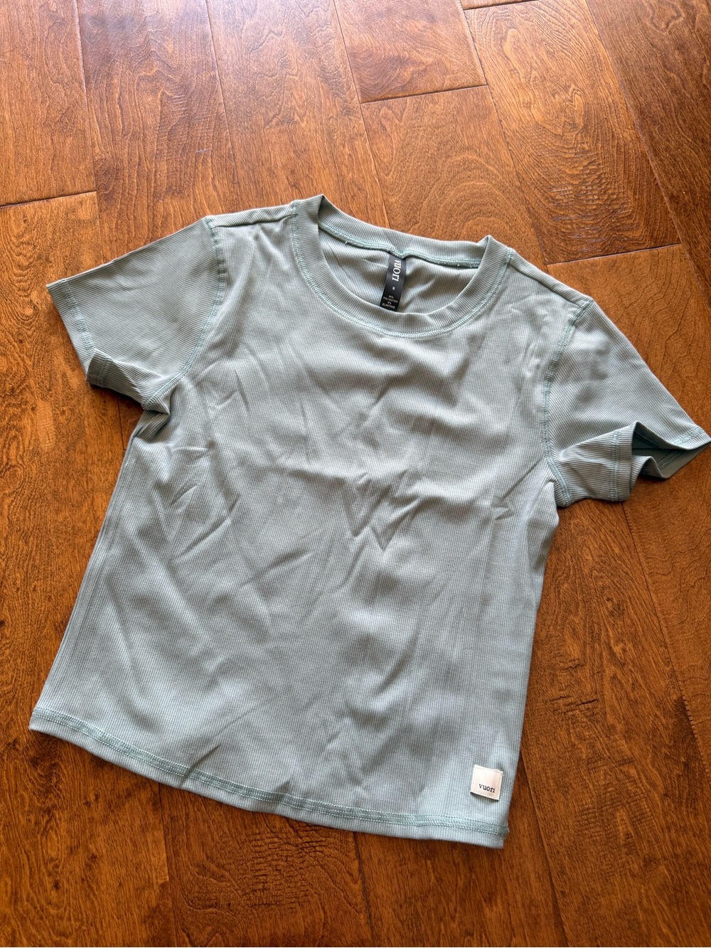 Vuori Pose Fitted Tee Green Gray Short Sleeve T-Shirt